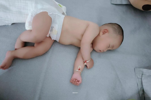 江苏宝宝偏头怎么纠正
